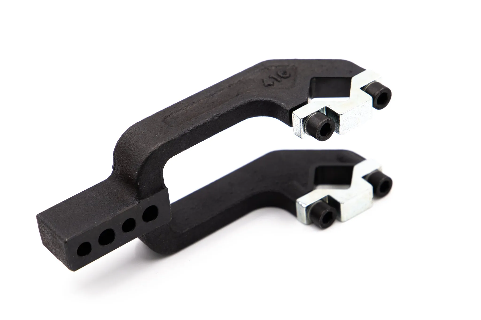 Brazo de amarre central de acero para bridas de Ø40, eje 16 mm, offset 45 mm